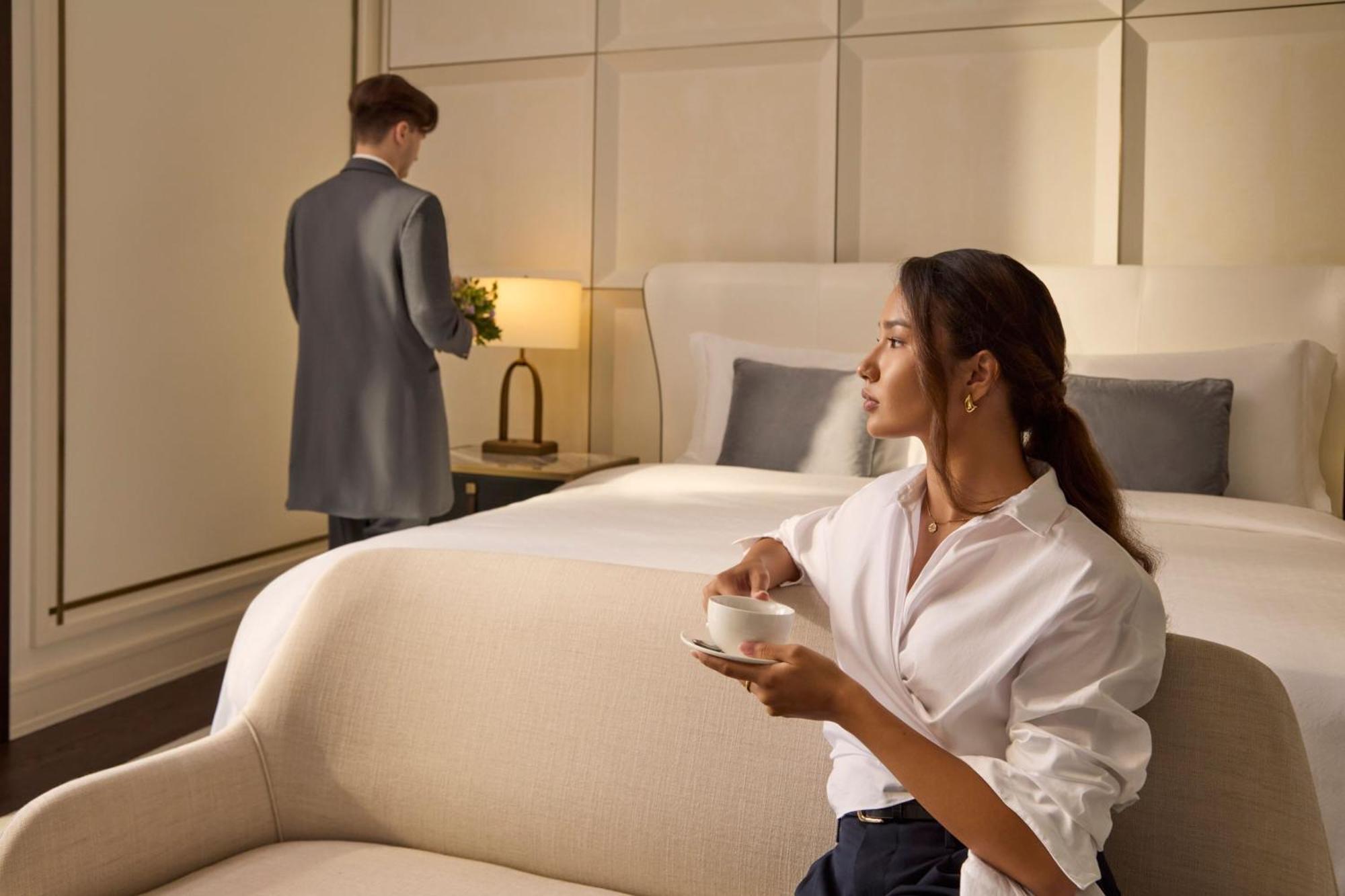 Отель The St. Regis Astana Экстерьер фото A guest being served by a butler