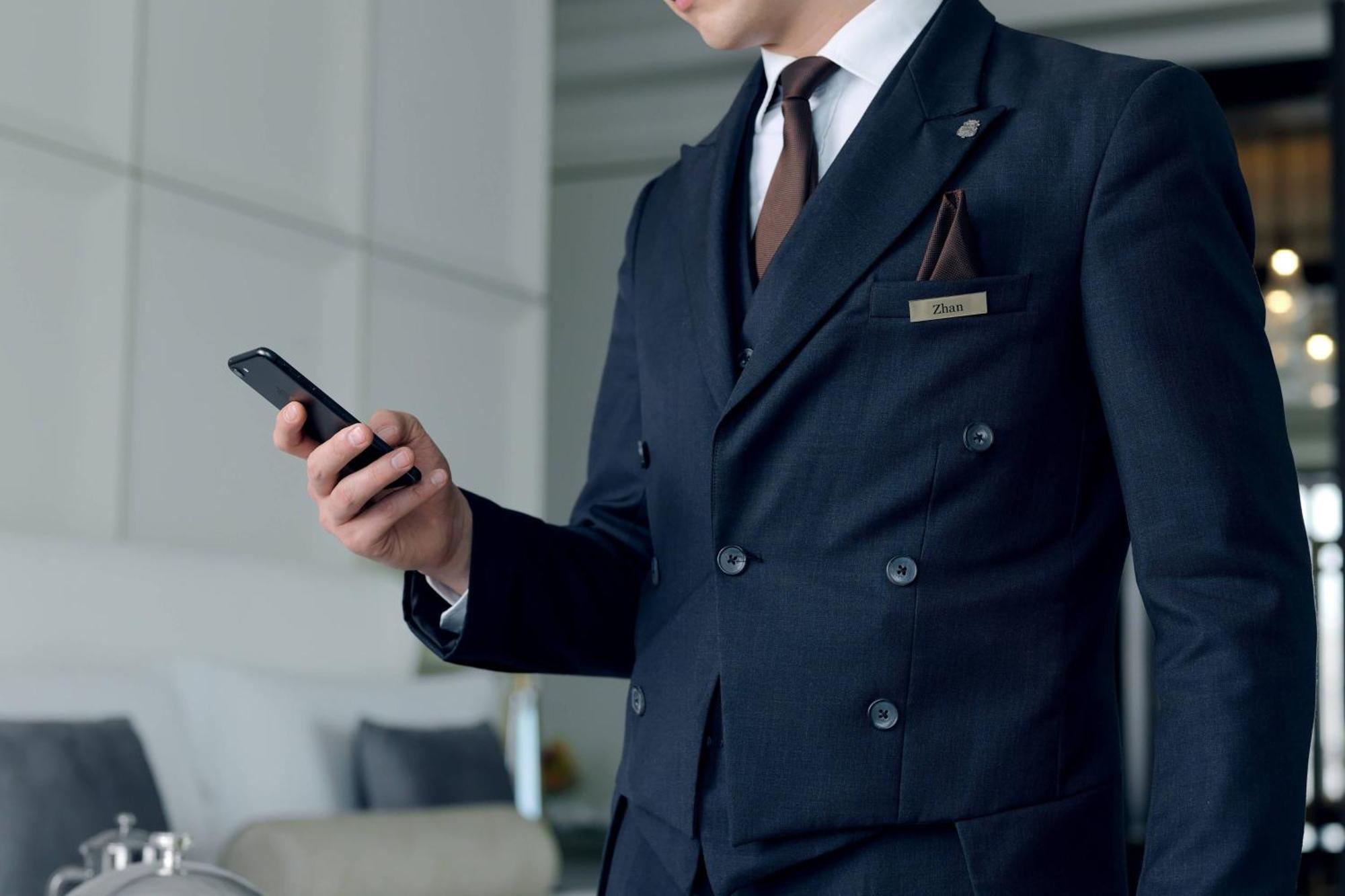Отель The St. Regis Astana Экстерьер фото A concierge