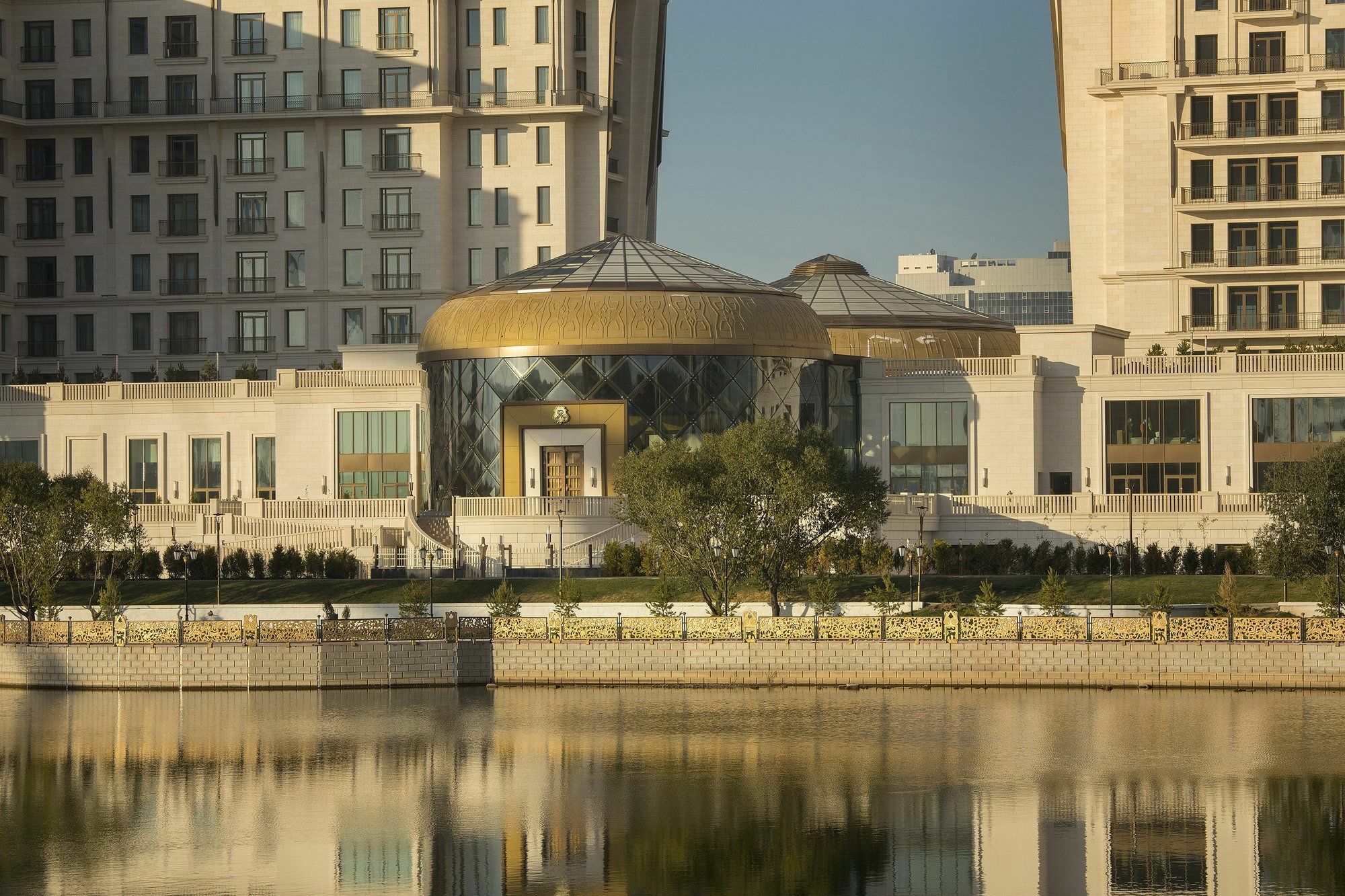 Отель The St. Regis Astana Экстерьер фото The Four Seasons Hotel
