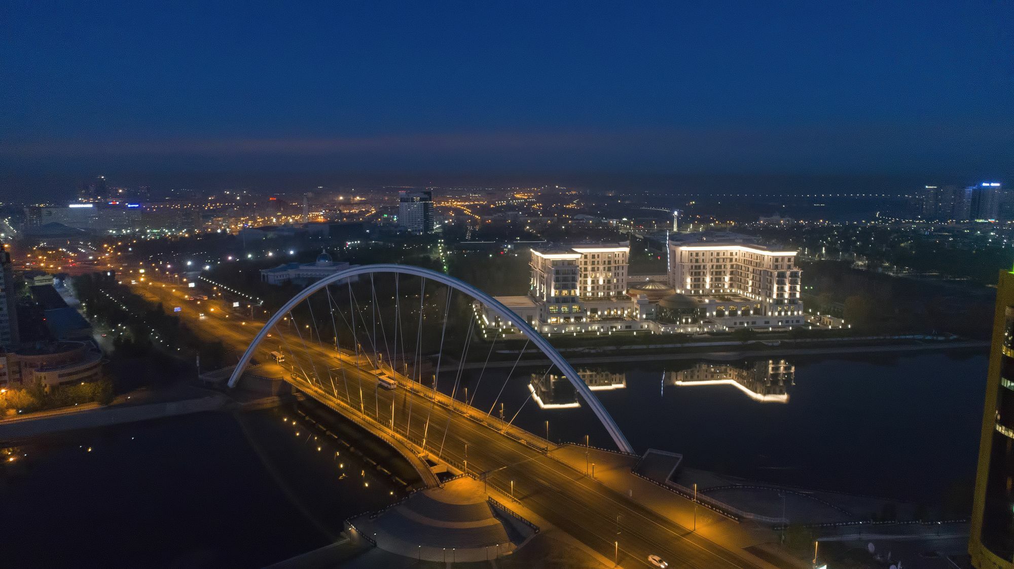 Отель The St. Regis Astana Экстерьер фото The bridge at night